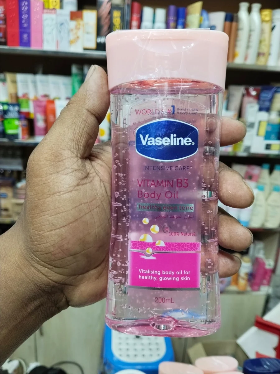Vaseline Intensive Care Vitamin B3 Body Oil bottle in premium golden packaging – skincare moisturizing body oil from UAE
